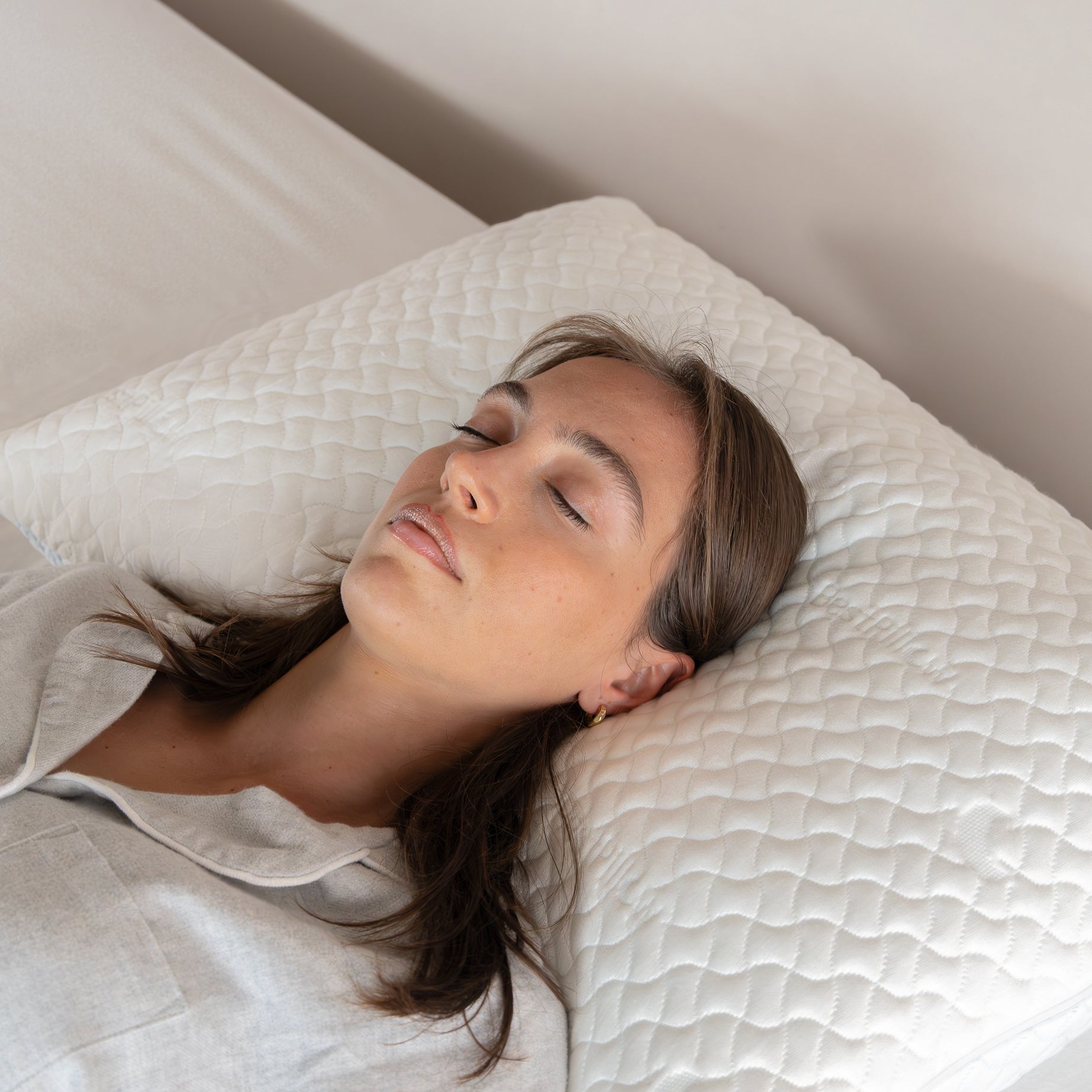 La mejor almohada para quienes duermen boca arriba